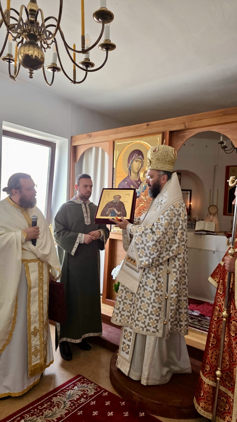 Erzbischöfliche Göttliche Liturgie zum Patronatsfest der Pfarrgemeinde der heiligen Paraskeva von Epivates in Wiener Neustadt