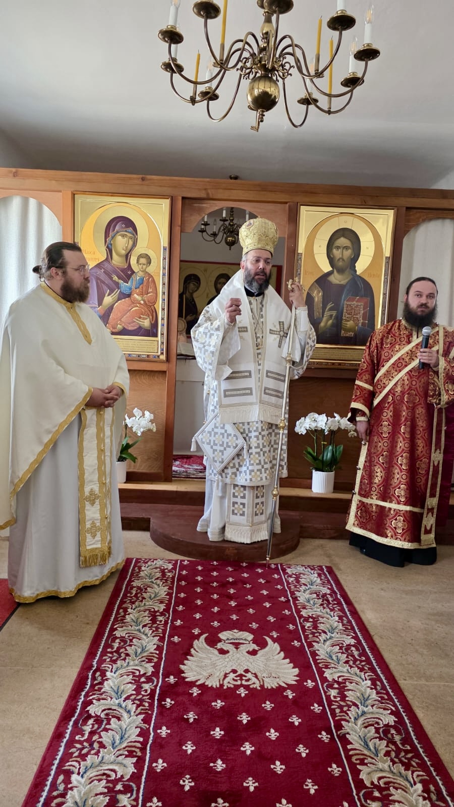 Erzbischöfliche Göttliche Liturgie zum Patronatsfest der Pfarrgemeinde der heiligen Paraskeva von Epivates in Wiener Neustadt